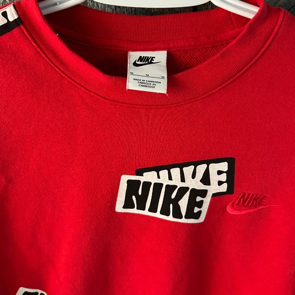 Men's Nike Crewneck Red w/Black & White Graphics - Picture 3 of 3